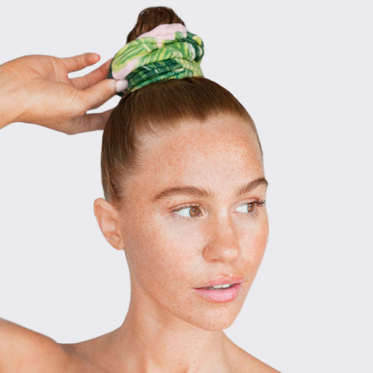3799-beauty-cleanse-towel-scrunchies-palm-tan-1280x1280px.jpg