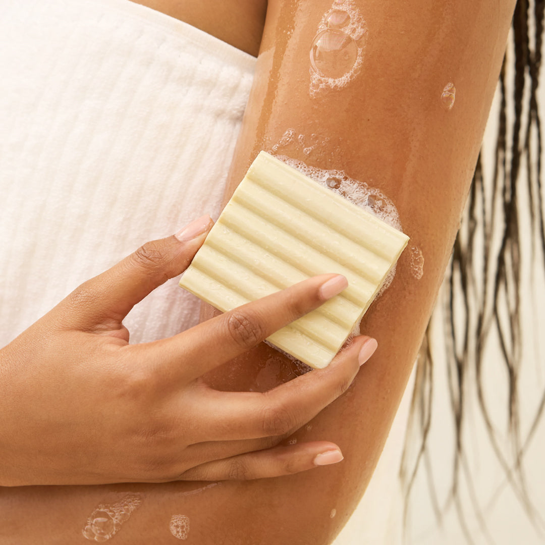 506302-RiceWaterProteinFace_BodyWashBar-Restoring-BottleFreeBeauty-Model-2-1280x1280px.jpg