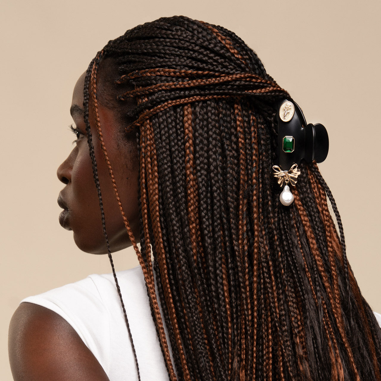 509174-KitschPop-Charms_CurvedClawClip-7pc-Set-Vintage-Black-Model-3-1280x1280px.jpg