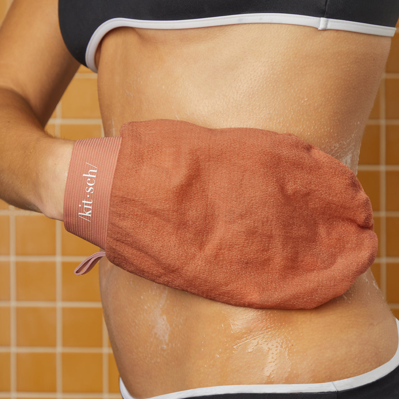 66574-ExfoliatingGloves-2pc-Model-Cleanse-Black_Terracotta-3-1280x1280px.jpg