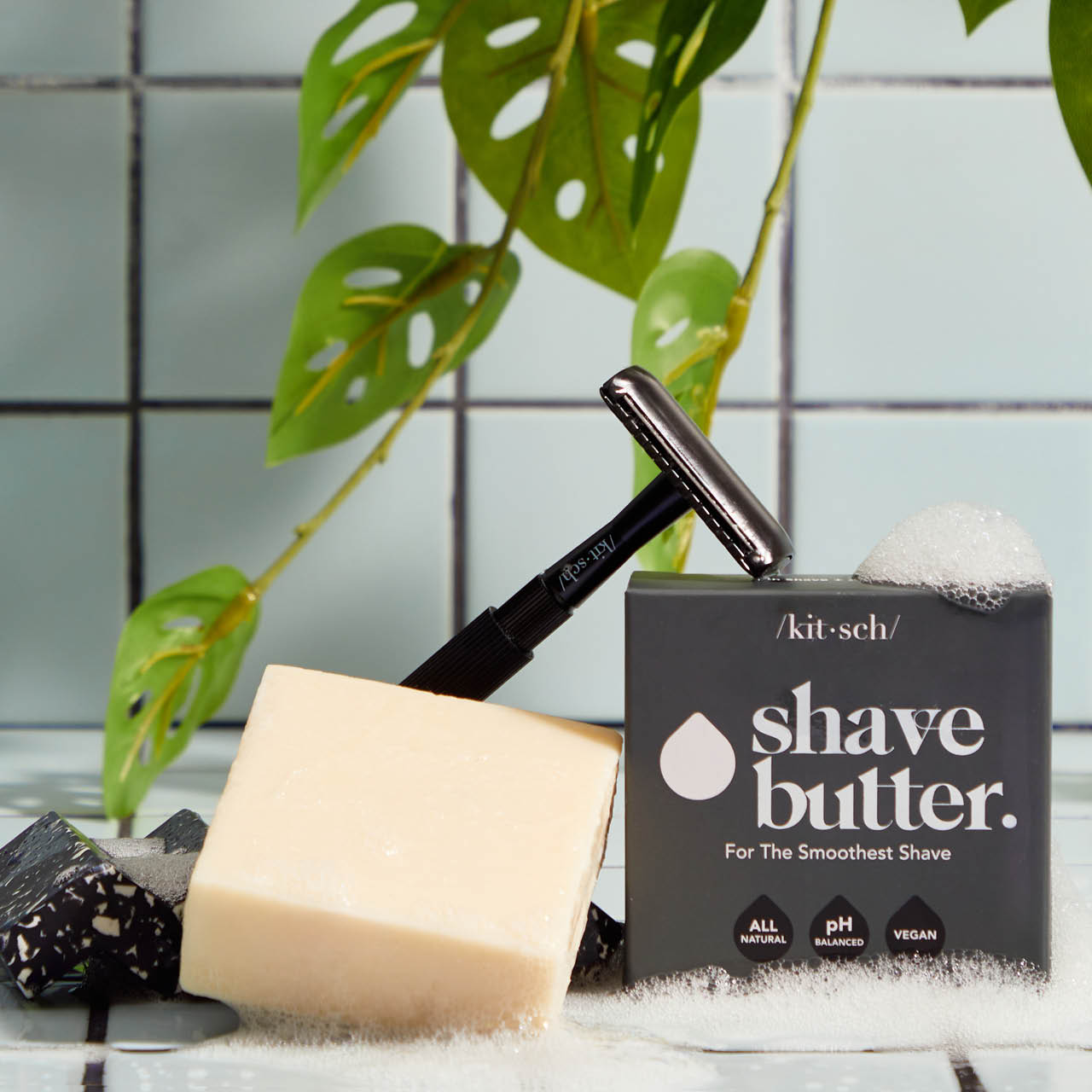 67014-67809-CreativeProductShoot-PerfectGlideSafetyRazor-ShaveButter-BottleFreeBeauty-Black-GenderNeutral-2-1280x1280px.jpg