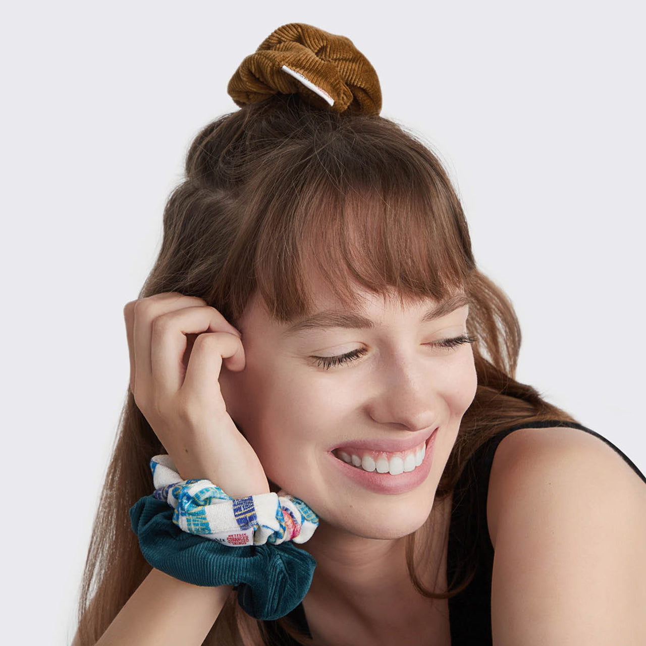 8565-KitschxStrangerThings-lifestyle-hair-accessories-5-1280x1280px_a0b6f632-bac6-4c9c-a3b3-241b7107c940.jpg